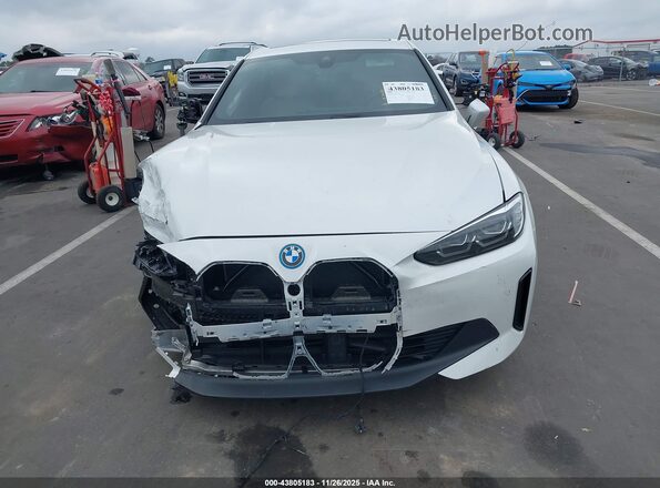 WBY43AW01RFS99996 2024 BMW I4 White Widok wnętrza z tyłu