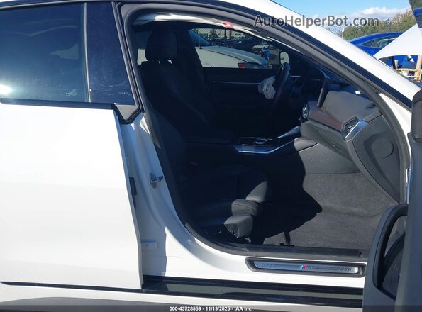 WBY43AW0XRFS79259 2024 BMW I4 White Vista interior delantera