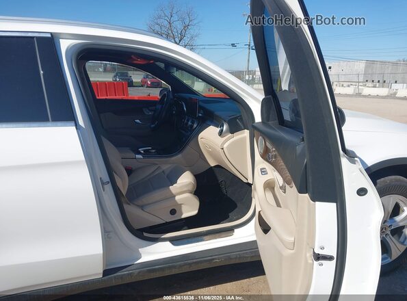 WDC0G4KB8JV113811 2018 MERCEDES-BENZ GLC 300 Белый Вид салона спереди
