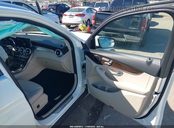 WDC0G8DB0LF742965 2020 MERCEDES-BENZ GLC 300 White Սալոնի դիմացի տեսք