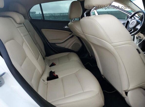 WDCTG4EB2LU024091 2020 MERCEDES-BENZ GLA White Widok wnętrza z tyłu