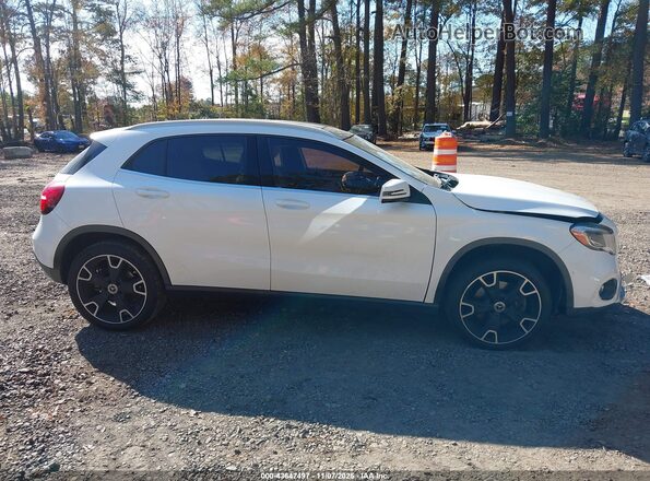 WDCTG4EB4KJ552084 2019 MERCEDES-BENZ GLA 250 White Widok wnętrza z tyłu