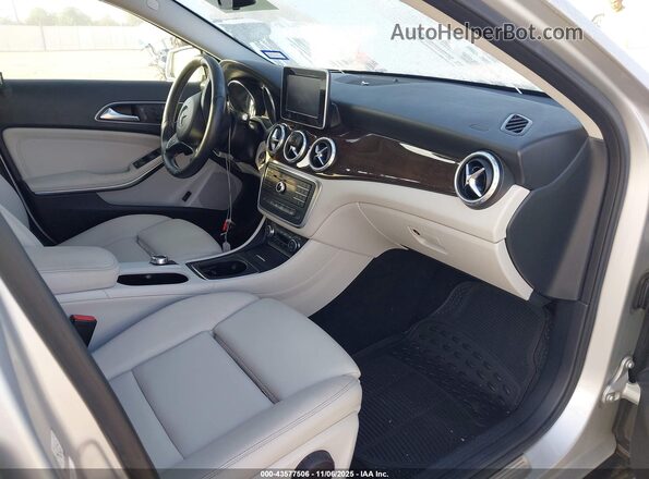 WDCTG4EB8GJ230331 2016 MERCEDES-BENZ GLA 250 Silver Вид салону спереду