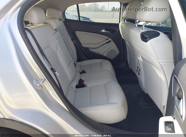 WDCTG4EB8GJ230331 2016 MERCEDES-BENZ GLA 250 Silver Вид наклейки з VIN-кодом