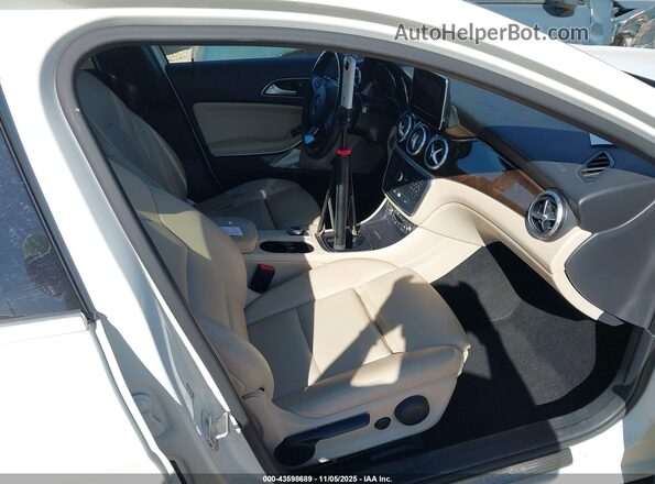 WDCTG4EB8GJ270800 2016 MERCEDES-BENZ GLA 250 White წინა სალონის ხედი