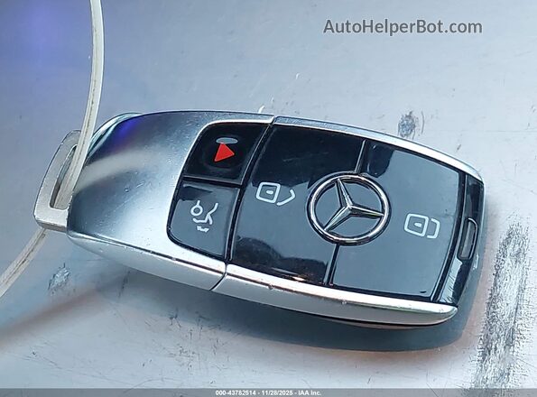 WDD2J5JB0KA027608 2019 MERCEDES-BENZ CLS-CLASS Белый Вид панели приборов