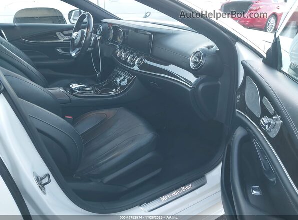 WDD2J5JB0KA027608 2019 MERCEDES-BENZ CLS-CLASS Белый Вид салона спереди