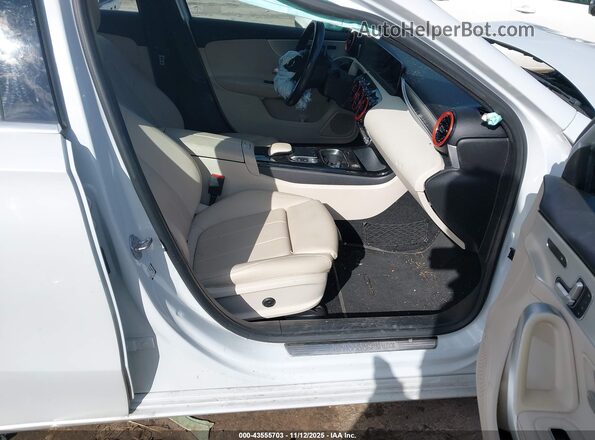 WDD3G4FB8LW041900 2020 MERCEDES-BENZ A 220 Белый Вид салона спереди