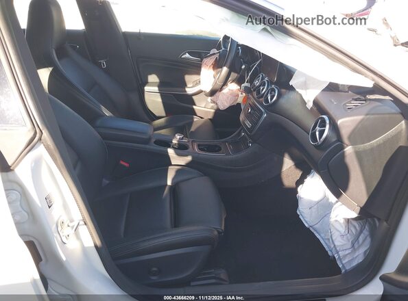 WDDSJ4EB6JN518440 2018 MERCEDES-BENZ CLA 250 Белый Вид салона спереди
