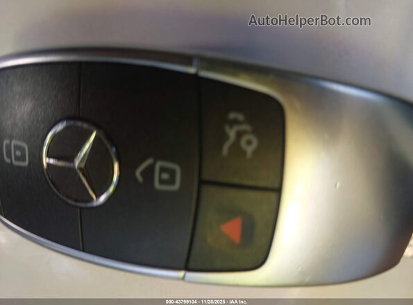 WDDWF8DB2LR534805 2020 MERCEDES-BENZ C-CLASS Silver Widok deski rozdzielczej