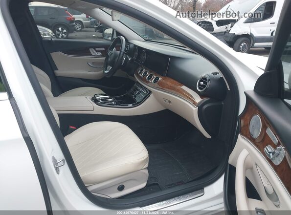 WDDZF4KB4HA124571 2017 MERCEDES-BENZ E-CLASS White Widok wnętrza z przodu