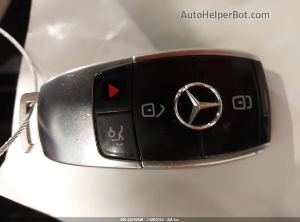 WDDZF4KB6JA390003 2018 MERCEDES-BENZ E-CLASS Белый Вид панели приборов