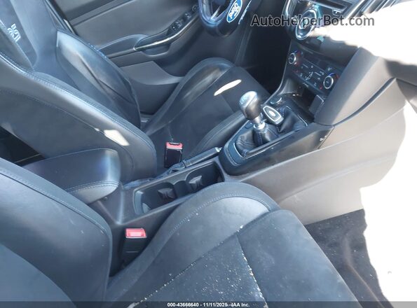 WF0DP3TH9H4123247 2017 FORD FOCUS RS Белый Вид салона спереди
