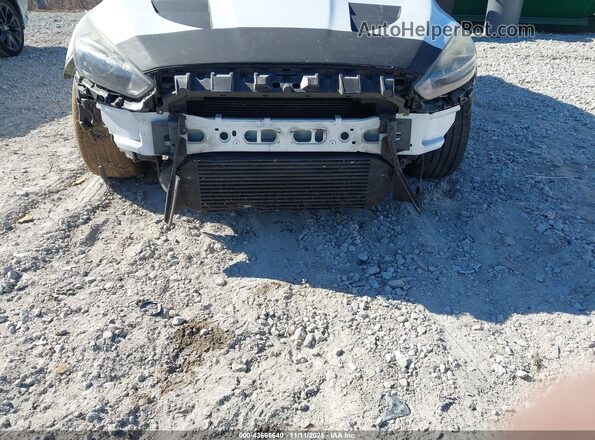 WF0DP3TH9H4123247 2017 FORD FOCUS RS Белый Вид спереди
