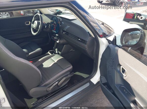 WMW23GD06S2W44996 2025 MINI HARDTOP Белый Вид салона спереди