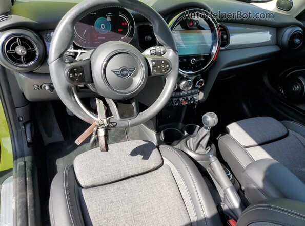 WMW53DH09R2V93137 2024 MINI COOPER Зеленый Вид панели приборов