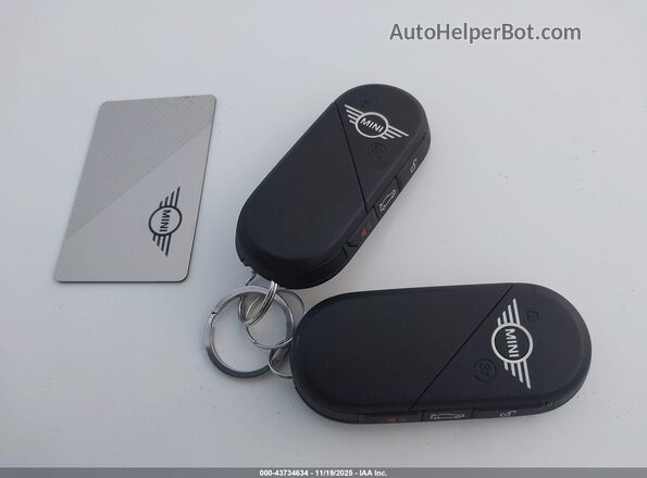 WMW53GD09S2W97303 2025 MINI HARDTOP Красный Вид панели приборов