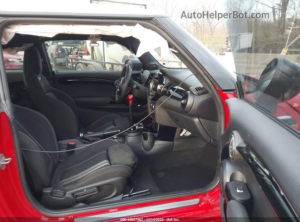 WMWXR5C03M2N86830 2021 MINI HARDTOP Красный Вид салона спереди