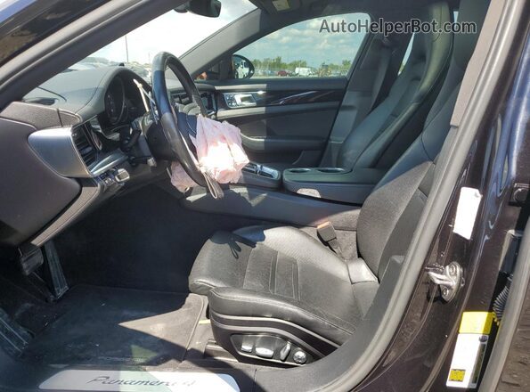 WP0AA2A76HL102437 2017 PORSCHE PANAMERA Черный Вид салона спереди