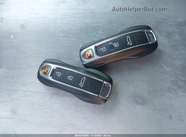 WP0AB2A95LS225692 2020 PORSCHE 911 White Widok deski rozdzielczej