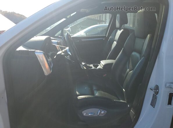 WP1AA2A29HKA87795 2017 PORSCHE CAYENNE White Front interior view