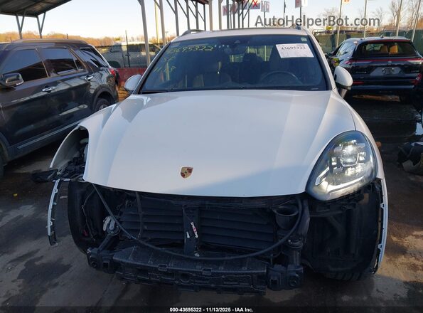 WP1AA2A2XHKA88888 2017 PORSCHE CAYENNE Белый Вид задней части салона