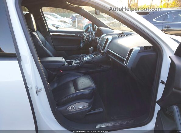 WP1AA2A2XHKA88888 2017 PORSCHE CAYENNE Белый Вид салона спереди