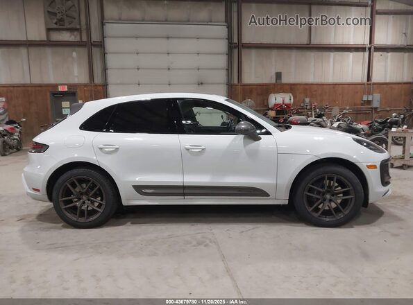 WP1AA2A56SLB11613 2025 PORSCHE MACAN White Widok wnętrza z tyłu