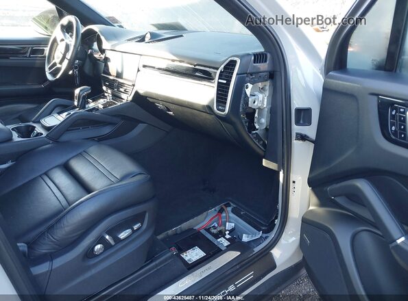 WP1AA2AY5LDA07474 2020 PORSCHE CAYENNE Gray Widok wnętrza z przodu