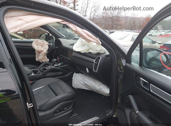 WP1AA2AY5NDA07025 2022 PORSCHE CAYENNE Black Вид салону спереду