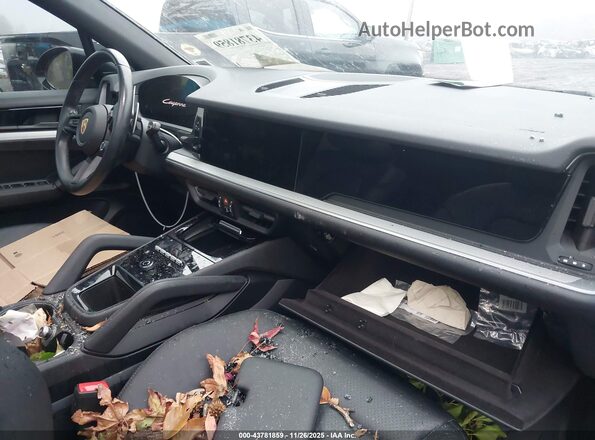WP1AA2AY7RDA01345 2024 PORSCHE CAYENNE Black Widok wnętrza z przodu