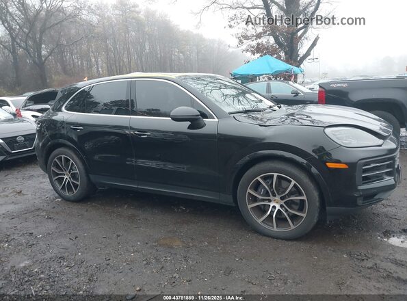 WP1AA2AY7RDA01345 2024 PORSCHE CAYENNE Black Widok wnętrza z tyłu