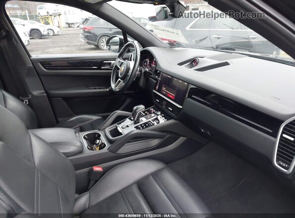 WP1AA2AY9LDA09888 2020 PORSCHE CAYENNE Черный Вид салона спереди