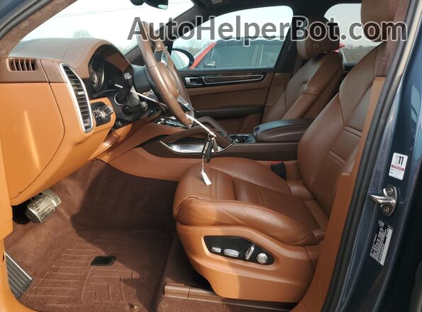 WP1AF2AY8LDA39210 2020 PORSCHE CAYENNE Blue Widok wnętrza z przodu