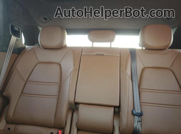 WP1AF2AY8LDA39210 2020 PORSCHE CAYENNE Blue Widok tylnych siedzeń