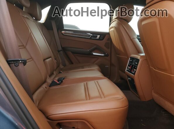 WP1AF2AY8LDA39210 2020 PORSCHE CAYENNE Blue Widok wnętrza z tyłu