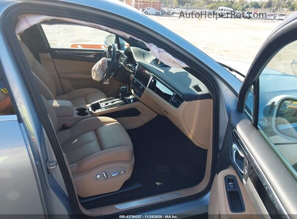 WP1AG2A58PLB39936 2023 PORSCHE MACAN Silver Widok wnętrza z przodu