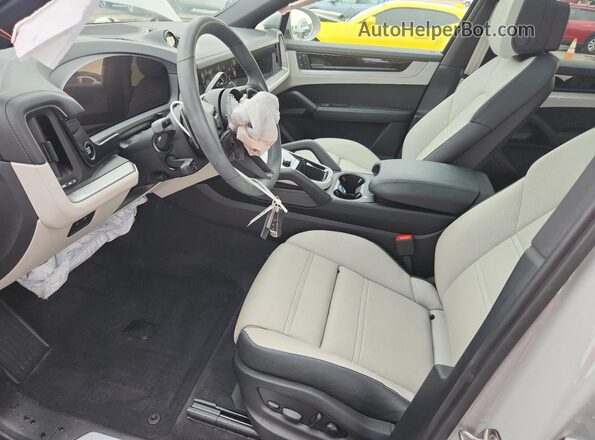WP1BA2AYXSDA30882 2025 PORSCHE CAYENNE Серый Вид салона спереди