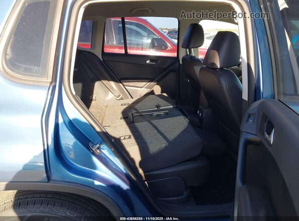 WVGAV7AX7HK006027 2017 VOLKSWAGEN TIGUAN Blue Widok naklejki z numerem VIN