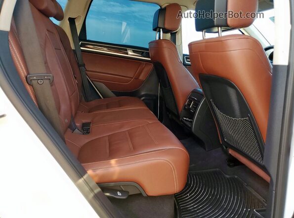 WVGEF9BP5GD007401 2016 VOLKSWAGEN TOUAREG Белый Вид задних сидений