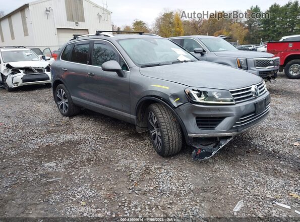 WVGRF7BP2HD000767 2017 VOLKSWAGEN TOUAREG Gray Przód prawy