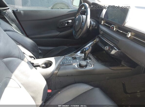 WZ1DB0C02MW042407 2021 TOYOTA GR SUPRA Красный Вид салона спереди