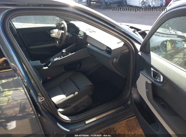 YSMFE3KA3RL235155 2024 POLESTAR 2 Black წინა სალონის ხედი