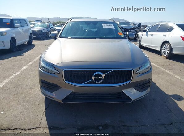 YV1102EK8L2376930 2020 VOLVO V60 Золотой Вид панели приборов