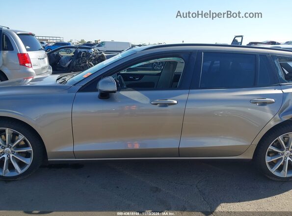 YV1102EK8L2376930 2020 VOLVO V60 Золотой Вид задней части салона