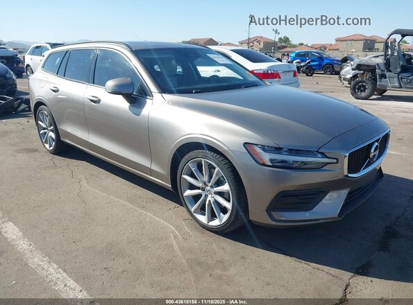 YV1102EK8L2376930 2020 VOLVO V60 Золотой Передняя правая четверть
