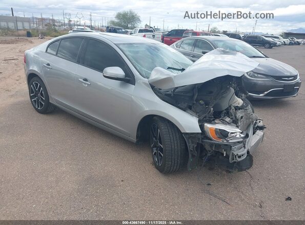 YV126MFL5H2421433 2017 VOLVO S60 Серебряный Передняя правая четверть