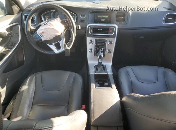YV140MEK2H1337627 2017 VOLVO V60 Gray Vista del salpicadero