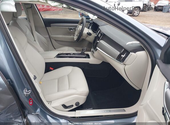 YV1A22MK2H1005285 2017 VOLVO S90 Light Blue Вид салона спереди