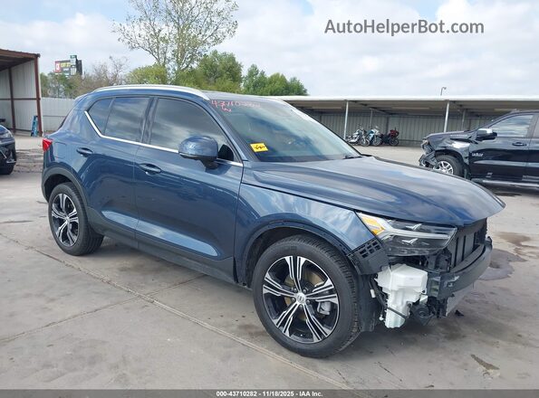 YV4162UL4N2697409 2022 VOLVO XC40 Dark Blue Delantero derecho